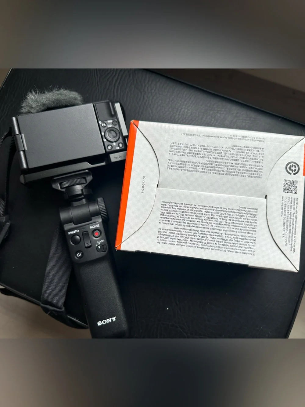 Sony ZV-1 Digital Camera for vlogging + tripod with controls and smallrig frame